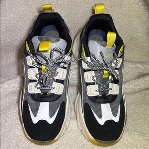 Mazino Crinoid 35 Black & Yellow Sneakers